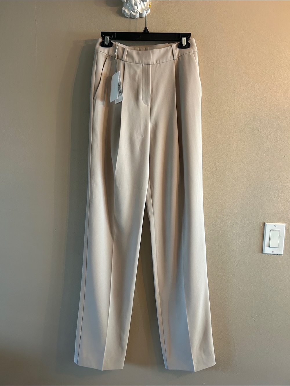 Hugo BOSS light tan trousers size 2 -25x33 new